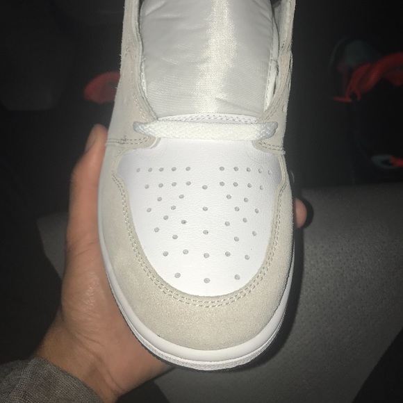 Smoke Grey Jordan 1 - Picture 2 of 4